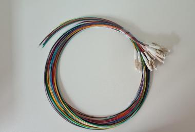 Faserpigtail LC 50/125µ OM3 0,9mm LSZH / 12er Satz, farb. Fasern, 2m 