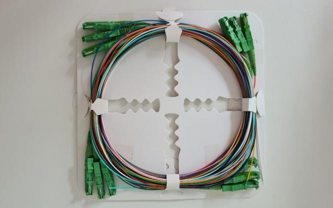 Faserpigtail E2000®/APC8°, 12er Satz, farb. Fasern 900µm, 2m, 9/125µm OS2 